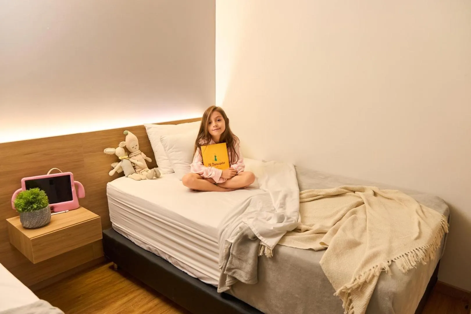 Cozy Comforts At Rosa Negra Stadio Medellin Apartment
